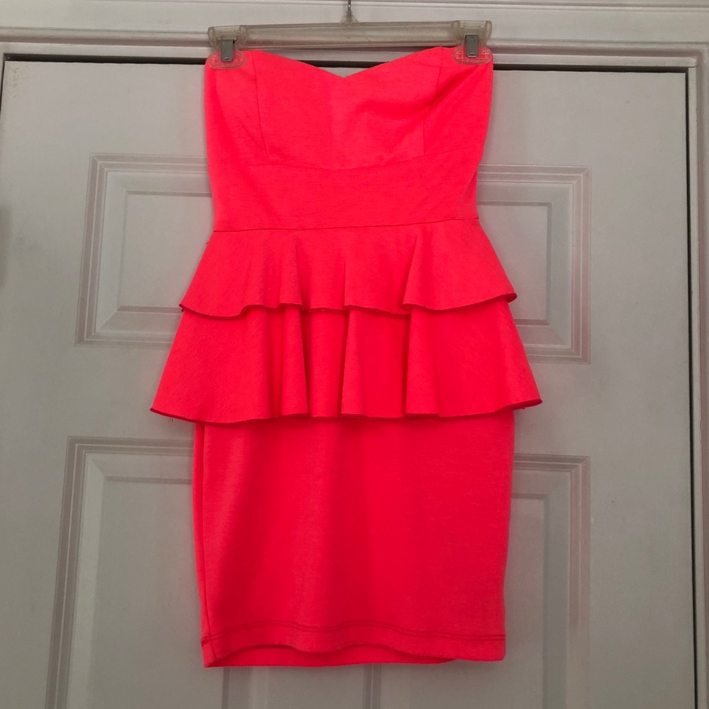 Hot pink strapless 2b Bebe dress